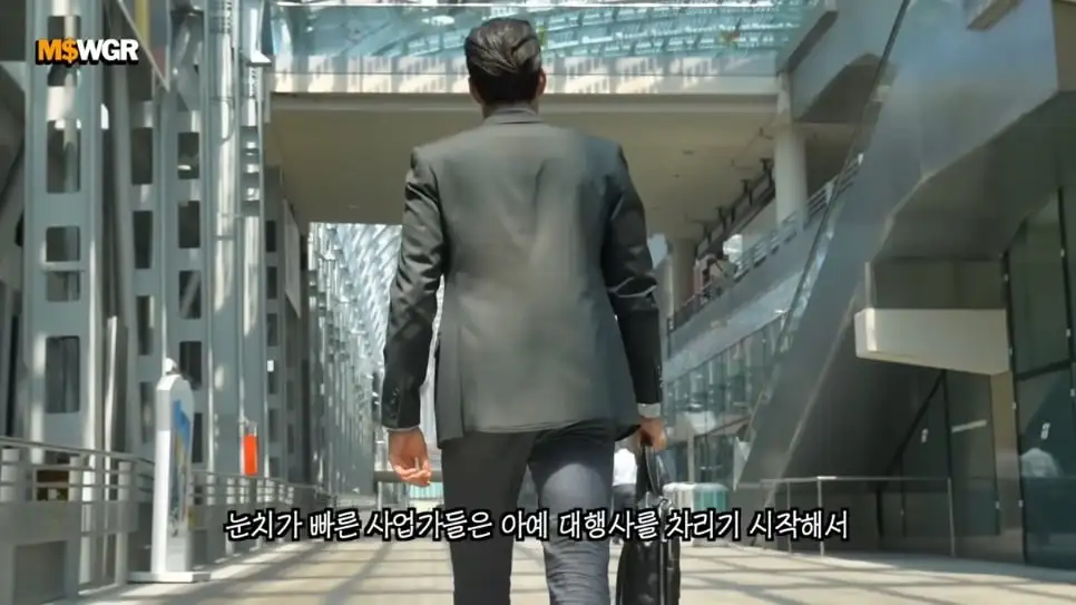 머니스웨거 Money Swagger - 충격적인 인도의 빈부격차 수준 [Esx5NNFWkJQ - 966x543 - 7m06s].jpeg