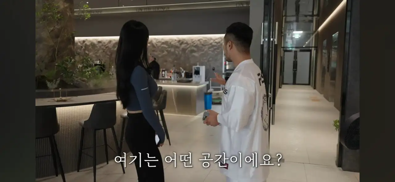 Screenshot_20250915_193501_YouTube.jpg 요즘 프리미엄 헬스장 근황