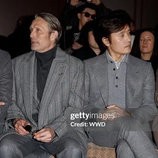 같이 앉아서 화제가 된 두명.jpg_2.webp