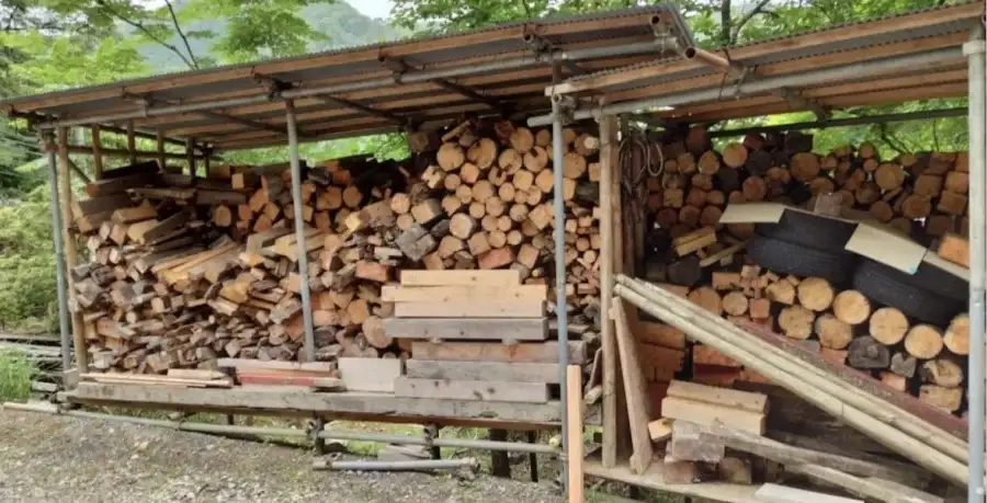 할아버지가 직접 장작 패서 피자 굽는 일본 효고현의 화덕피자집_2.webp