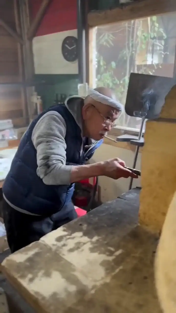 할아버지가 직접 장작 패서 피자 굽는 일본 효고현의 화덕피자집_7.webp