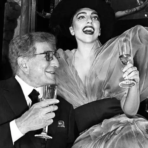 전성기를 되찾기 위해 과한 컨셉질을 한 여가수_3.webp