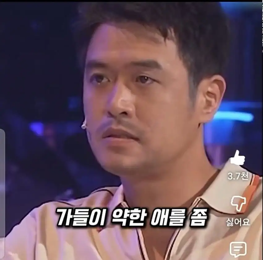 여선생의 팬티를 훔쳐보다 걸린 아들.jpg_9.webp