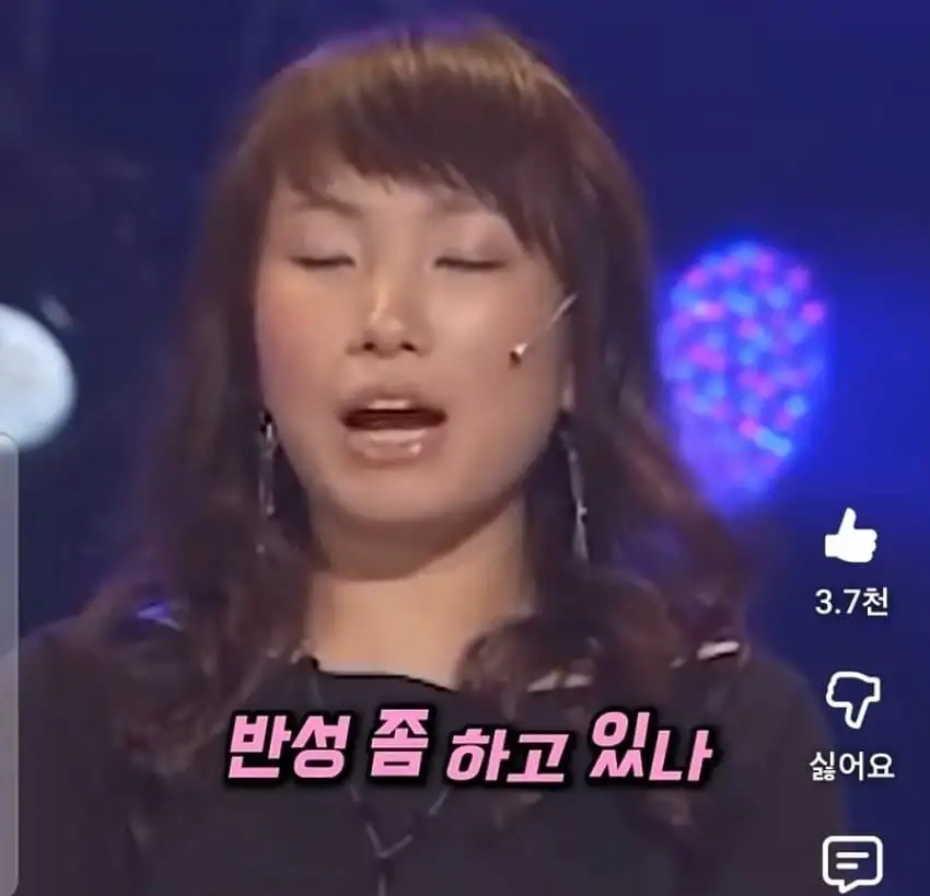 여선생의 팬티를 훔쳐보다 걸린 아들.jpg_14.webp