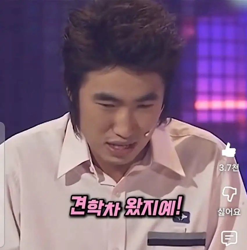 여선생의 팬티를 훔쳐보다 걸린 아들.jpg_15.webp