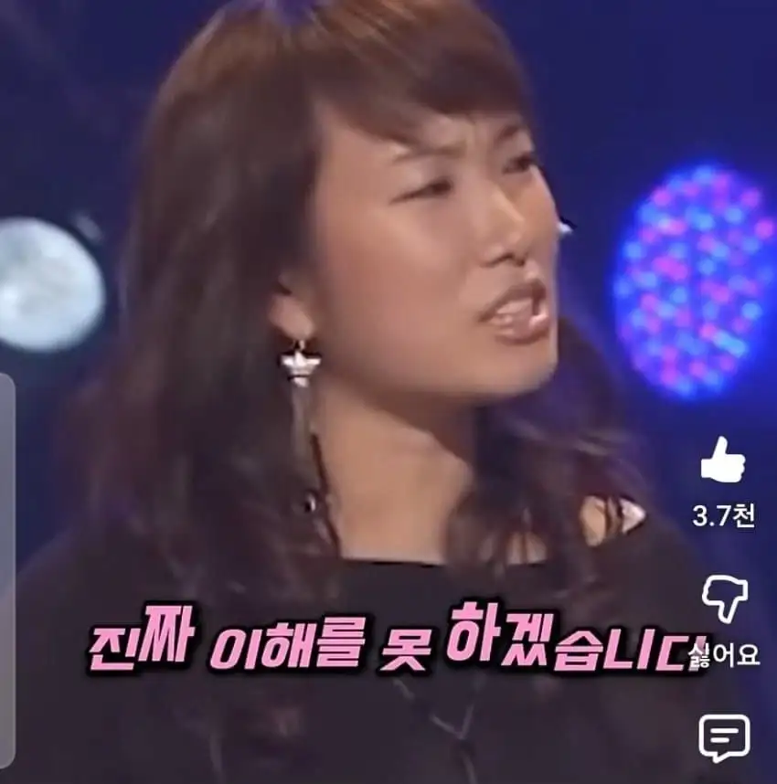 여선생의 팬티를 훔쳐보다 걸린 아들.jpg_17.webp