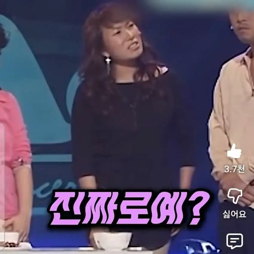 여선생의 팬티를 훔쳐보다 걸린 아들.jpg_30.webp