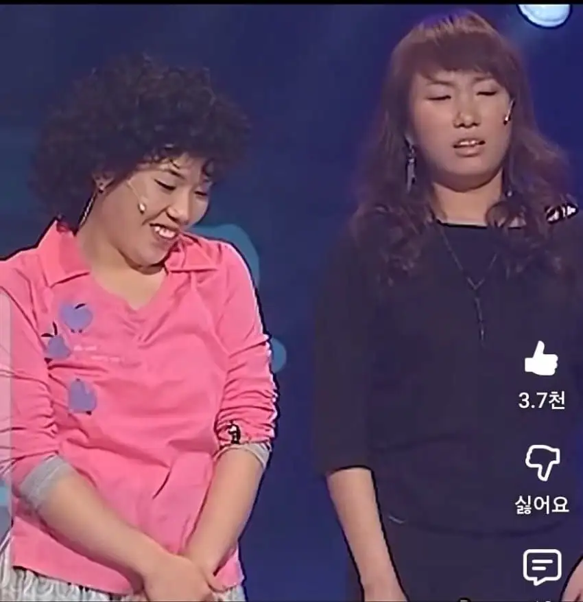 여선생의 팬티를 훔쳐보다 걸린 아들.jpg_38.webp