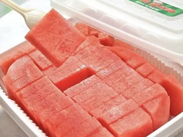 이사가 수박사오라고 해서 사옴_1.webp