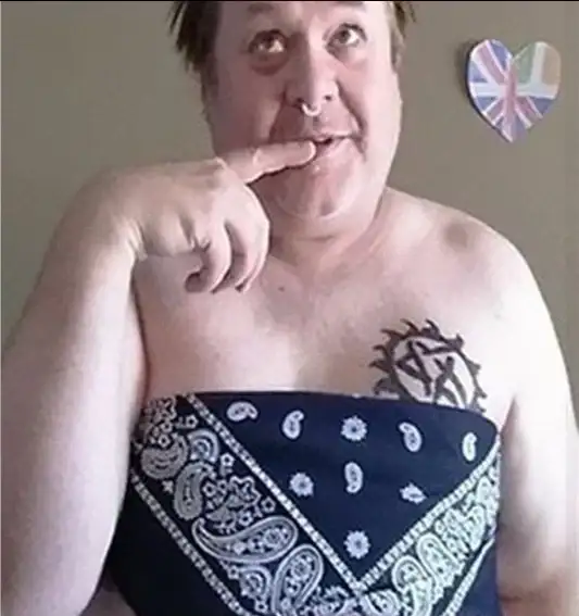 노출도 높은 딸의 셀카 사진 업로드에 아버지가 한 선택_2.webp