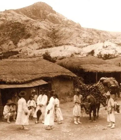 1903Seoul_suburbs_byHerbertPonting.jpg