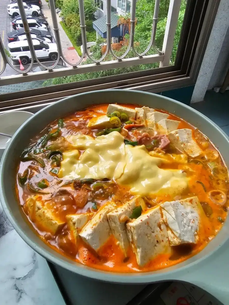 아파트 베란다 민폐 논란.jpg_5.webp