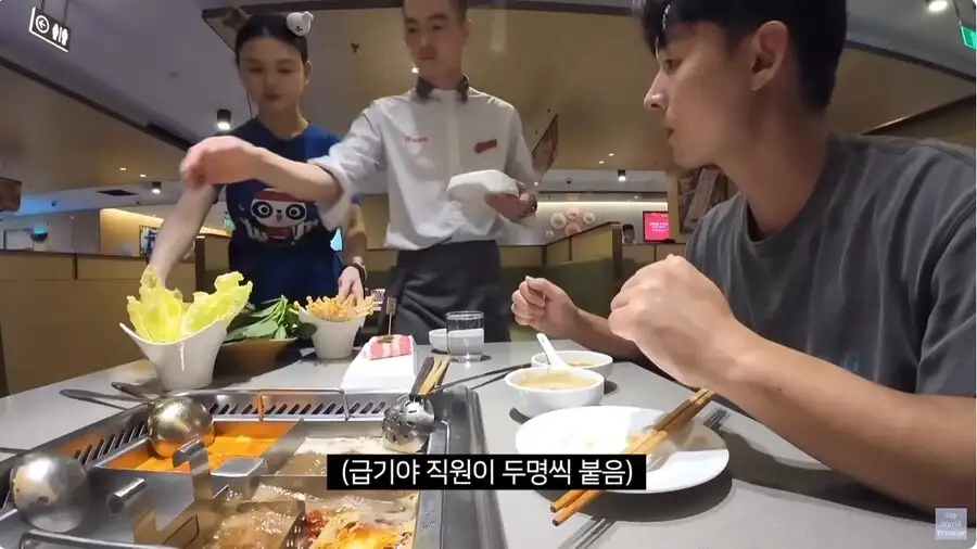훠궈 처음 먹는 손님을 본 가게 직원들_17.webp