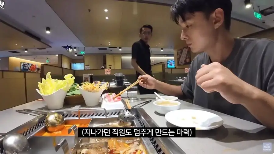 훠궈 처음 먹는 손님을 본 가게 직원들_19.webp