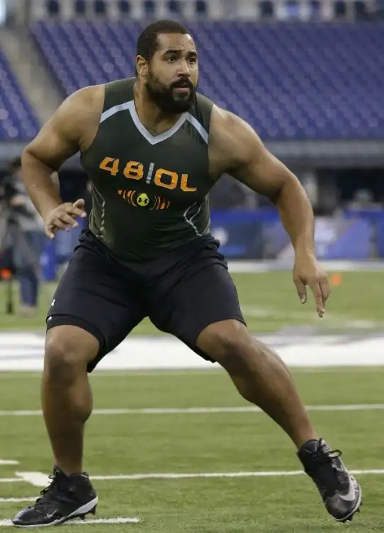 미국에서 괴물들만 한다는 NFL선수가 갑자기 그만둠_2.webp