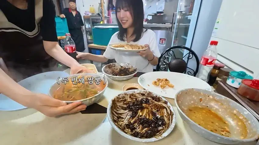 강릉 55년 중국집가서 먹방한 쯔양.jpg_41.webp