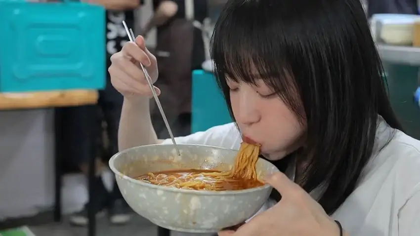 강릉 55년 중국집가서 먹방한 쯔양.jpg_42.webp