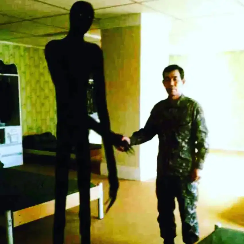 백룸에 방문한 행보관.jpg_4.webp