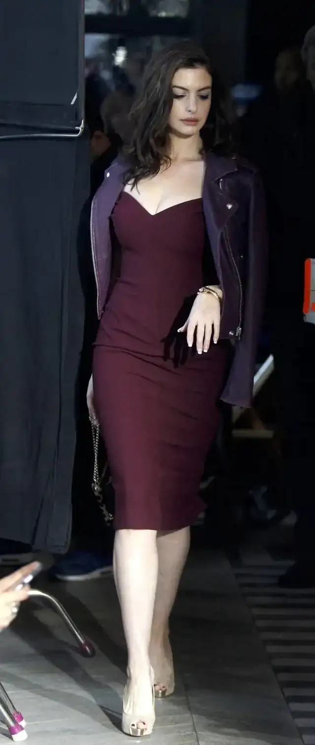 앤 해서웨이가 애낳고 살쪄서 위축되었었다는 쇼츠를 보고_1.webp