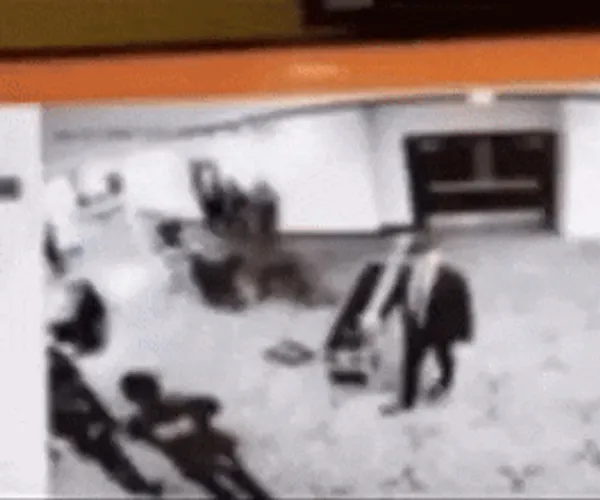 트럼프 암살범이 보안구역 뚫은 방법.gif