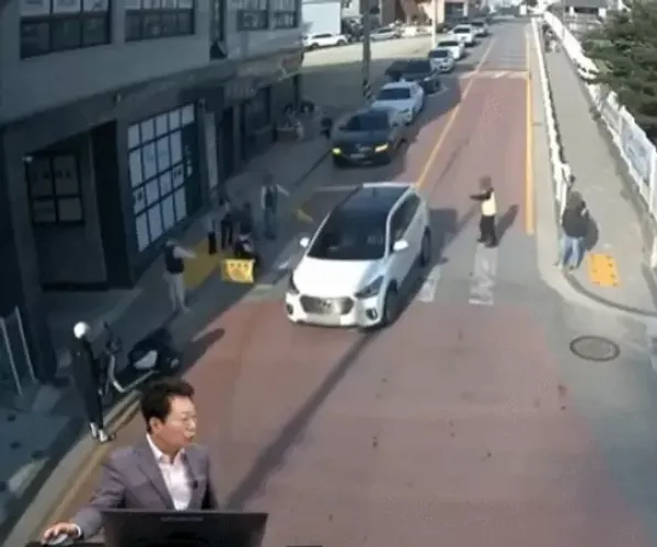 애가 어떻게 자랄지 보임.gif