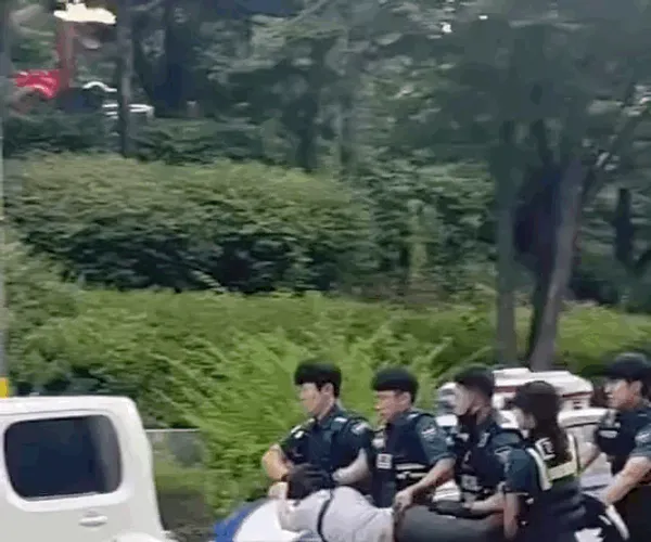 K경찰의 체포