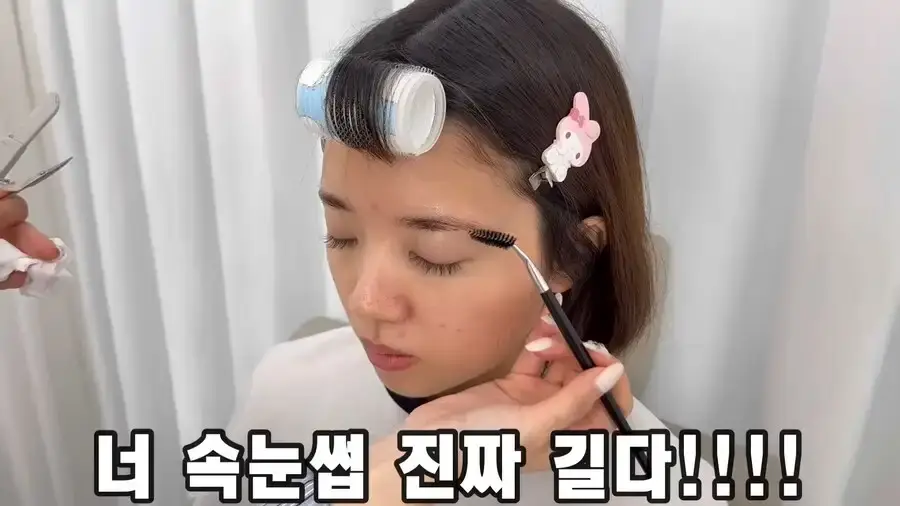 유튜브) 꾸미기 싫어하는 동생을 강제로 꾸며버리기_17.png