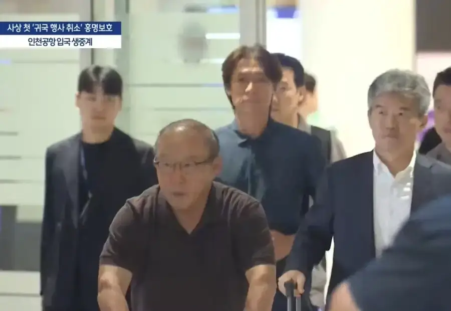 박항서 앞세운 명보 귀국 전술 ㅆ1밬ㅋㅋㅋㅋㅋㅋㅋㅋ_1.webp